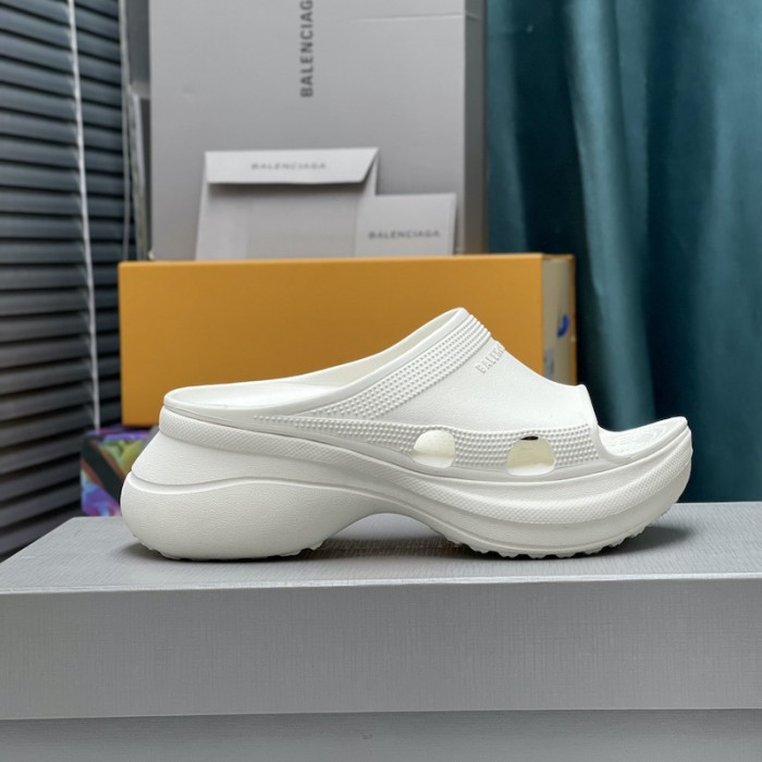 Ba*len*cia*ga pool crocs™ slide sandal in white