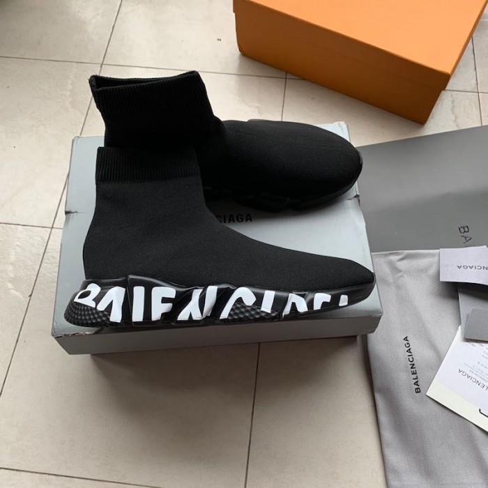 Ba*len*cia*ga speed sneakers graffiti black