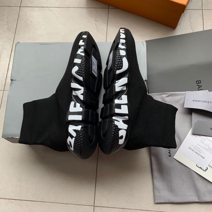 Ba*len*cia*ga speed sneakers graffiti black