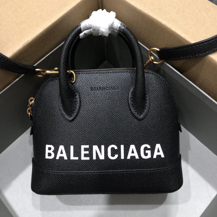 Ba*len*cia*ga women