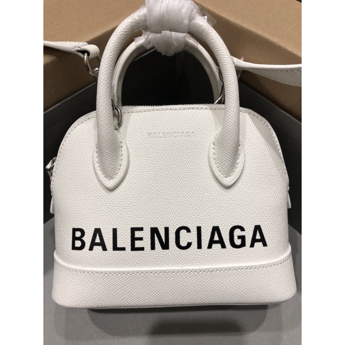 Ba*len*cia*ga women
