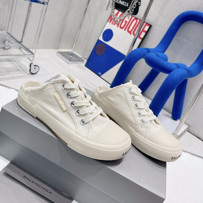 Ba*len*cia*ga paris sneaker mule in white