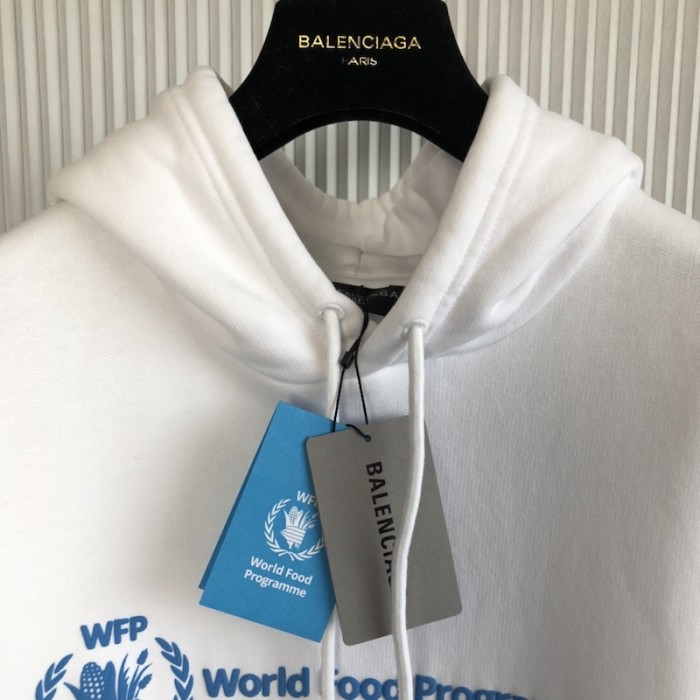 Ba*len*cia*ga wfp hoodie medium fit in white