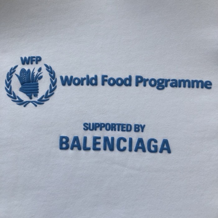 Ba*len*cia*ga wfp hoodie medium fit in white