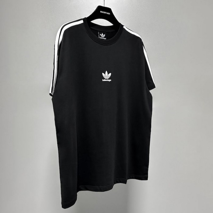 Ba*len*cia*ga / ad*s t-shirt oversized in black