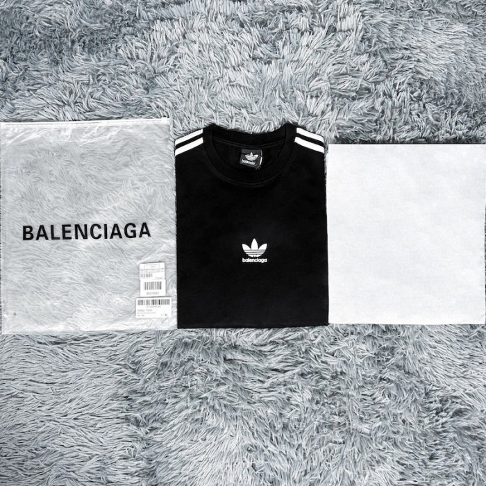 Ba*len*cia*ga / ad*s t-shirt oversized in black
