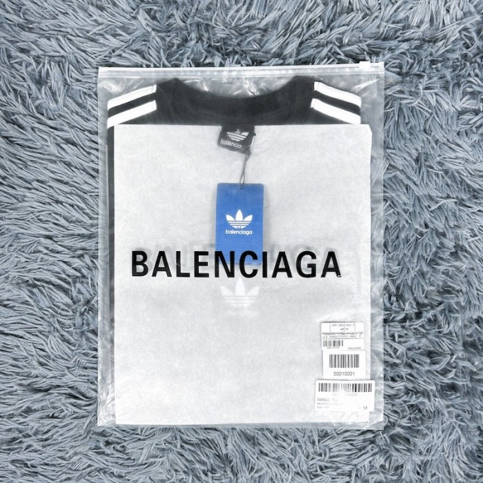 Ba*len*cia*ga / ad*s t-shirt oversized in black