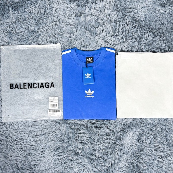Ba*len*cia*ga / ad*s t-shirt oversized in blue