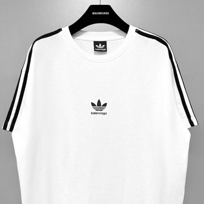 Ba*len*cia*ga / ad*s t-shirt oversized in white