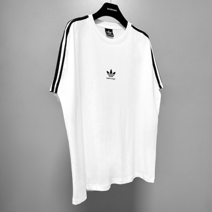 Ba*len*cia*ga / ad*s t-shirt oversized in white