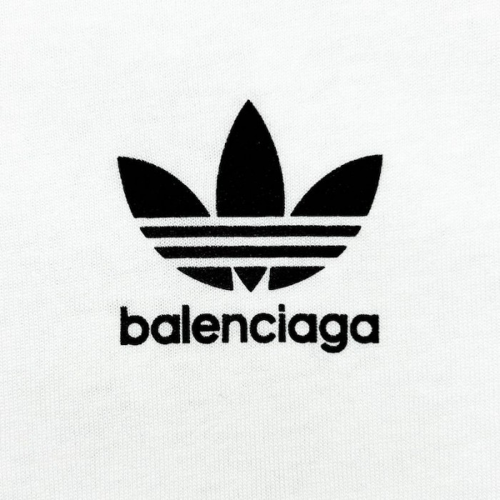 Ba*len*cia*ga / ad*s t-shirt oversized in white