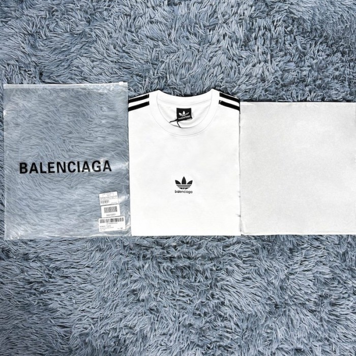 Ba*len*cia*ga / ad*s t-shirt oversized in white