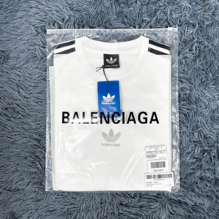 Ba*len*cia*ga / ad*s t-shirt oversized in white
