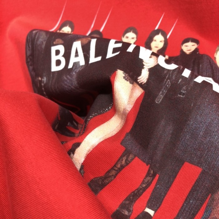 Ba*len*cia*ga real Ba*len*cia*ga medium fit t shirt red