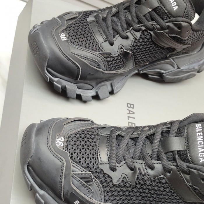 Ba*len*cia*ga track.3 trainers in black
