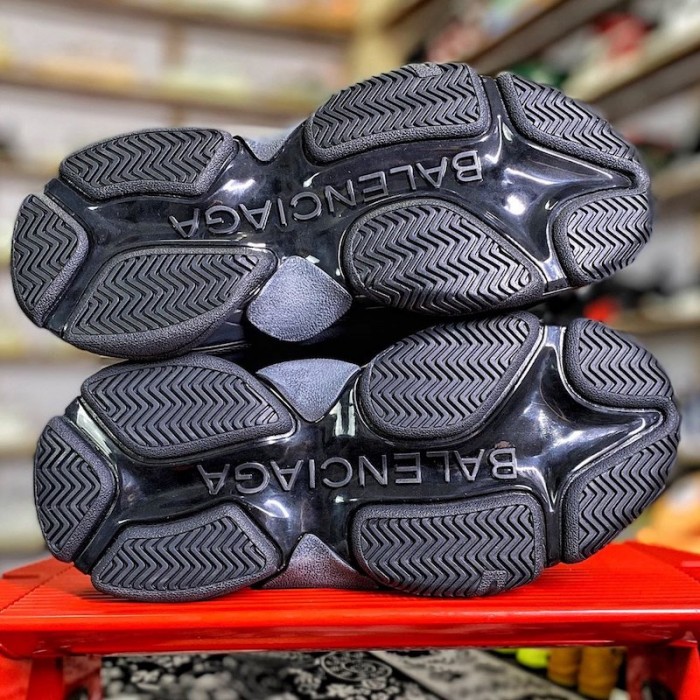 Ba*len*cia*ga triple s sneaker black color