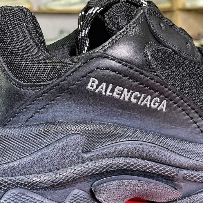 Ba*len*cia*ga triple s sneaker black color