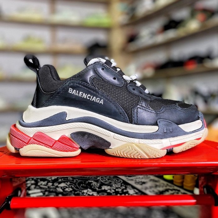Ba*len*cia*ga triple s sneaker black / red