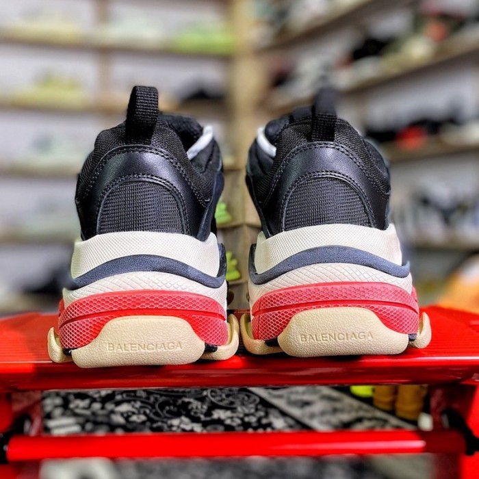 Ba*len*cia*ga triple s sneaker black / red
