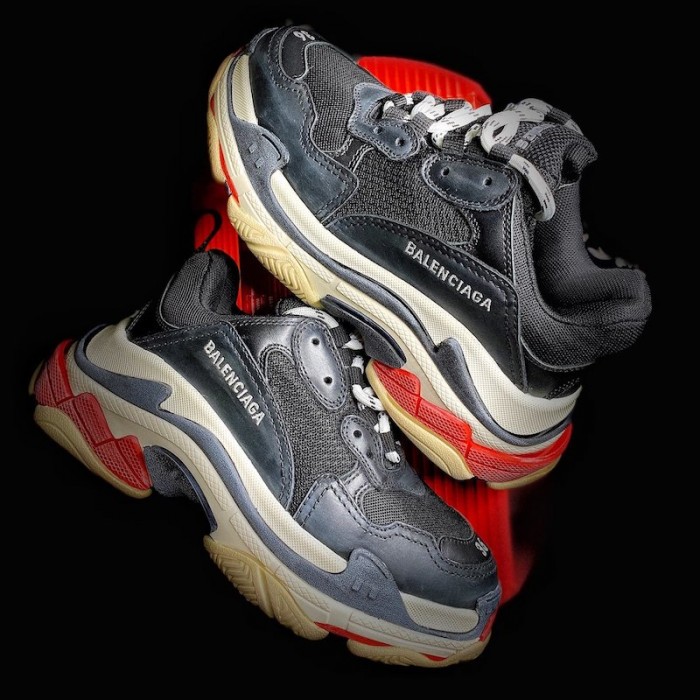 Ba*len*cia*ga triple s sneaker black / red