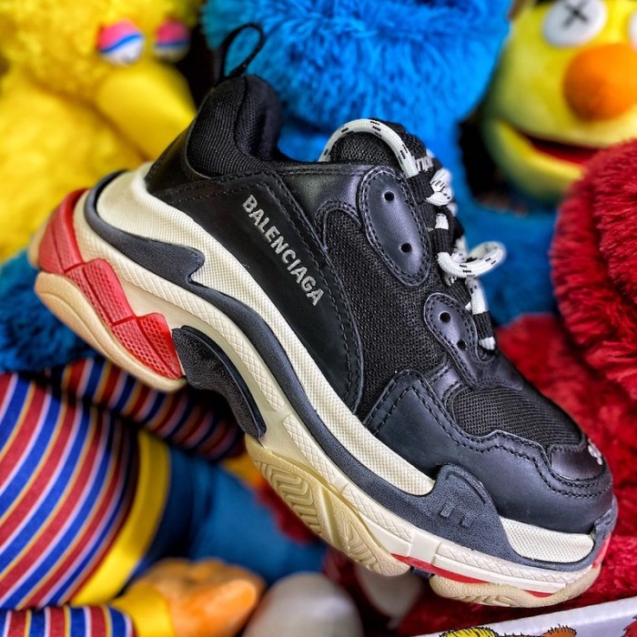 Ba*len*cia*ga triple s sneaker black / red