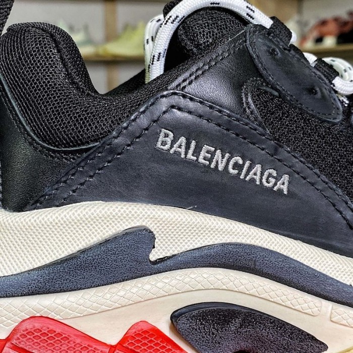 Ba*len*cia*ga triple s sneaker black / red
