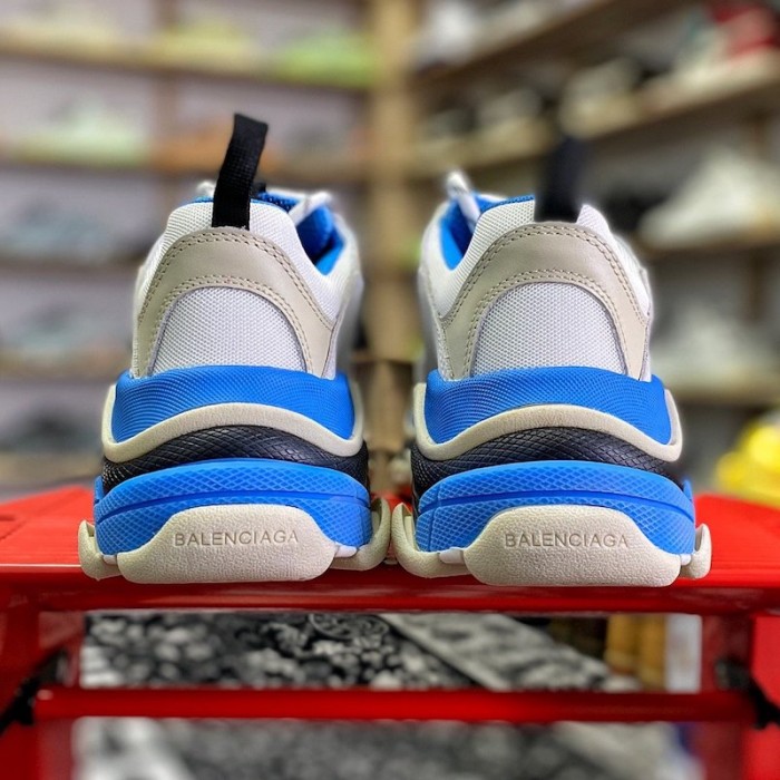 Ba*len*cia*ga triple s sneaker white / sky blue