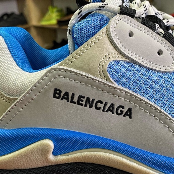 Ba*len*cia*ga triple s sneaker white / sky blue