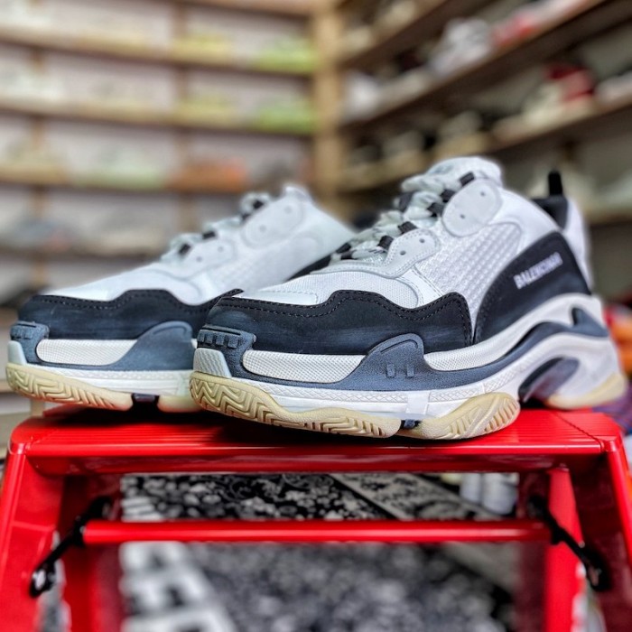 Ba*len*cia*ga triple s sneaker white / black / grey
