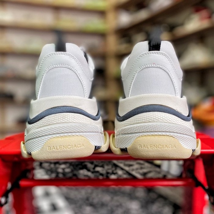 Ba*len*cia*ga triple s sneaker white / black / grey