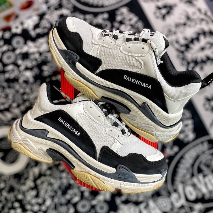 Ba*len*cia*ga triple s sneaker white / black / grey