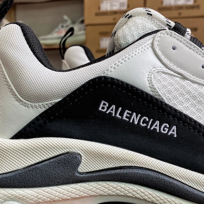 Ba*len*cia*ga triple s sneaker white / black / grey