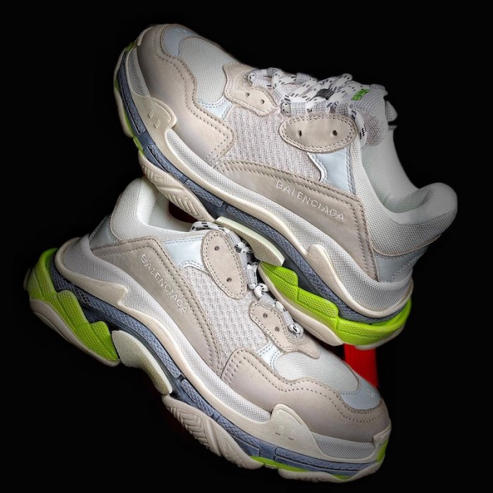 Ba*len*cia*ga triple s sneaker grey / green color