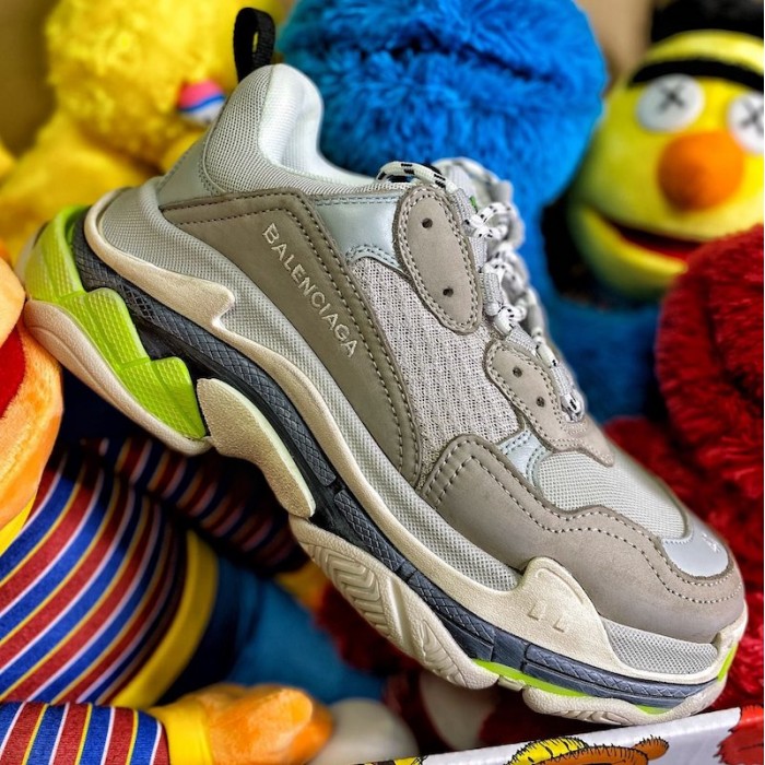 Ba*len*cia*ga triple s sneaker grey / green color