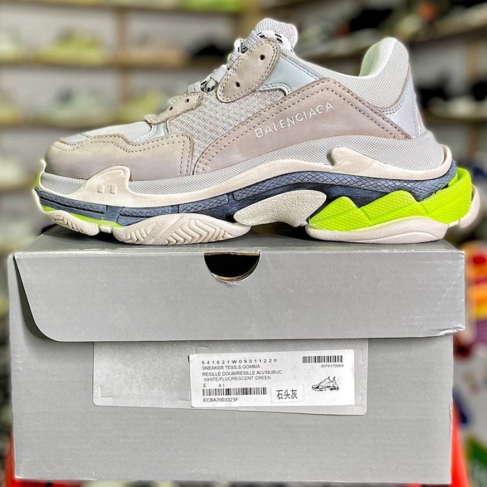 Ba*len*cia*ga triple s sneaker grey / green color