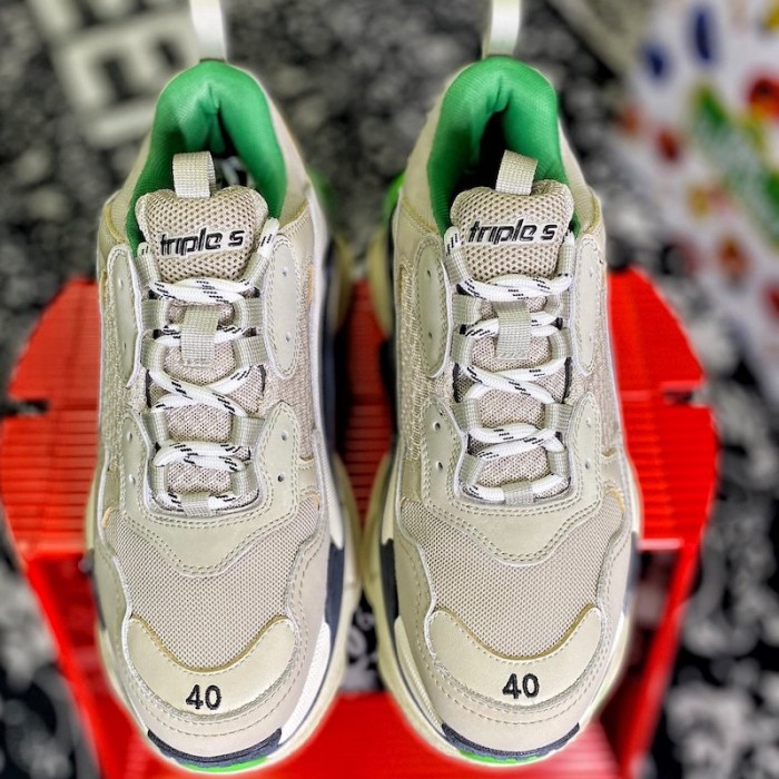 Ba*len*cia*ga triple s sneaker green / grey color