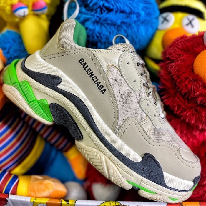 Ba*len*cia*ga triple s sneaker green / grey color