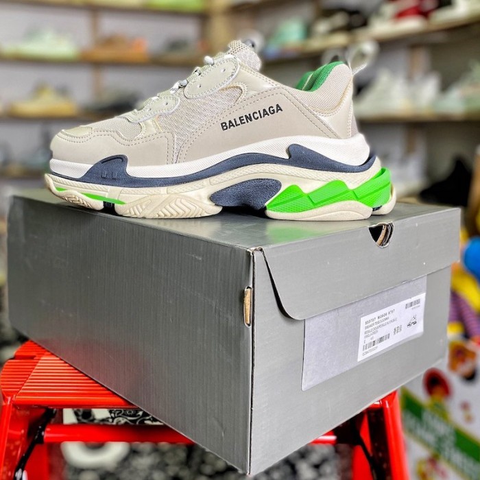 Ba*len*cia*ga triple s sneaker green / grey color