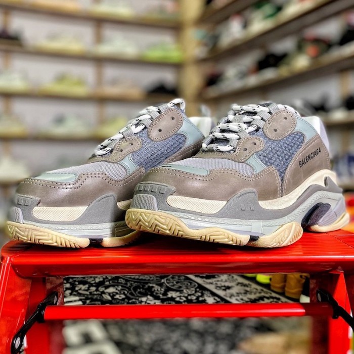 Ba*len*cia*ga triple s sneaker dark grey