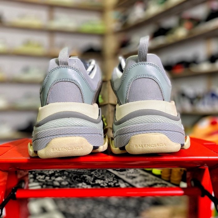 Ba*len*cia*ga triple s sneaker dark grey