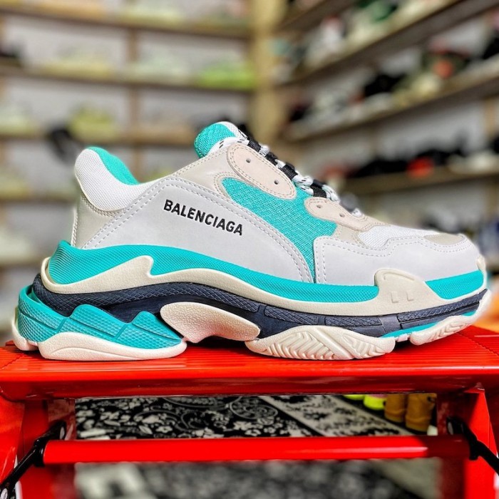 Ba*len*cia*ga triple s sneaker light blue
