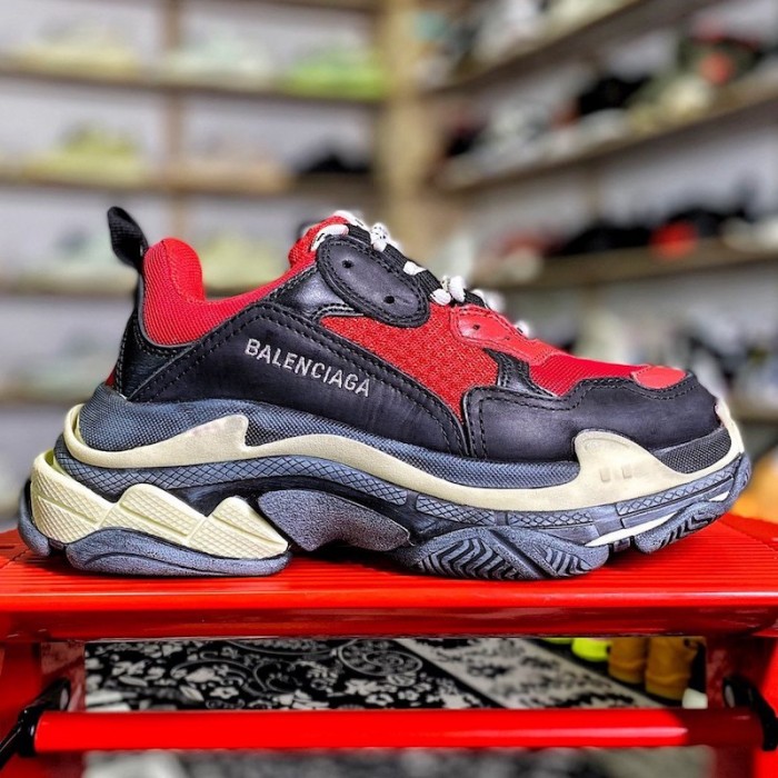 Ba*len*cia*ga triple s sneaker red / black