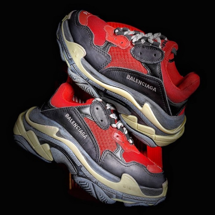 Ba*len*cia*ga triple s sneaker red / black