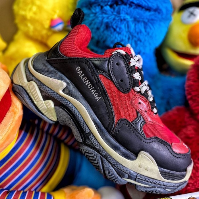 Ba*len*cia*ga triple s sneaker red / black