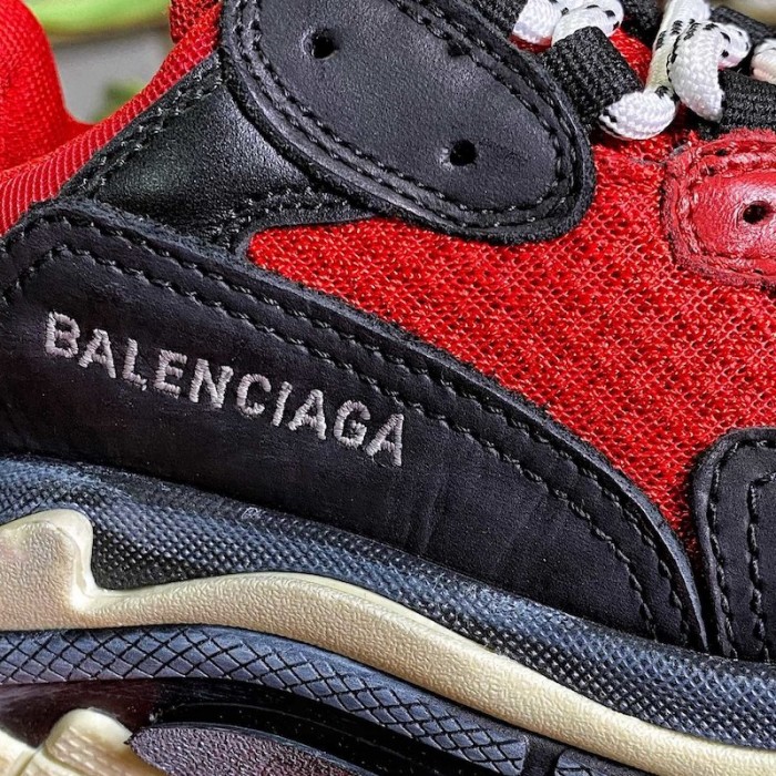Ba*len*cia*ga triple s sneaker red / black