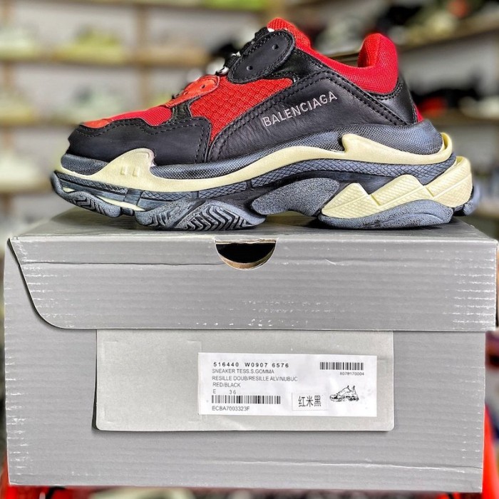 Ba*len*cia*ga triple s sneaker red / black