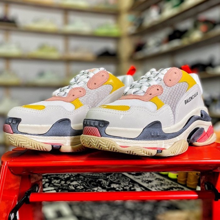 Ba*len*cia*ga triple s sneaker white / red / pink