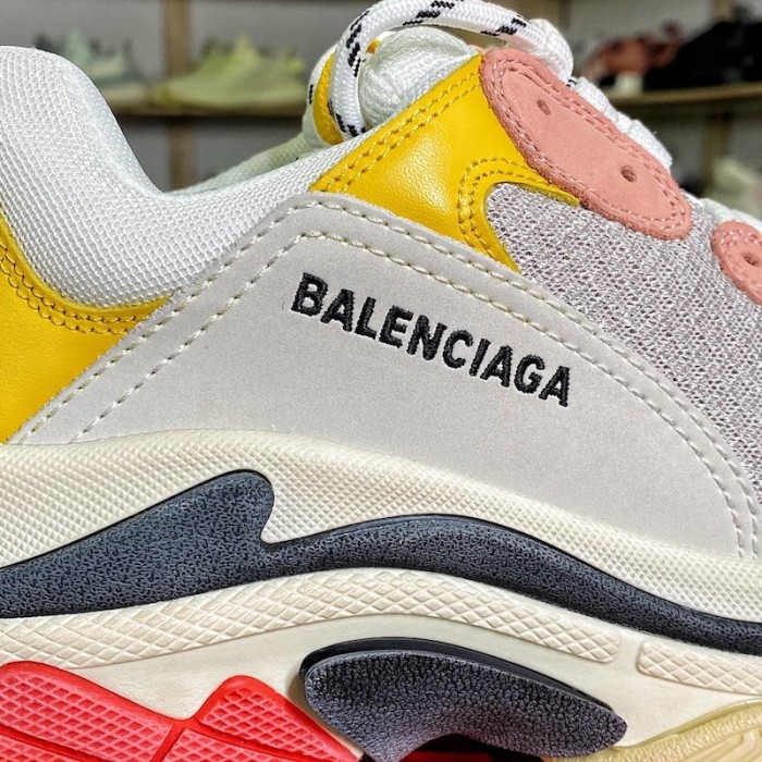 Ba*len*cia*ga triple s sneaker white / red / pink