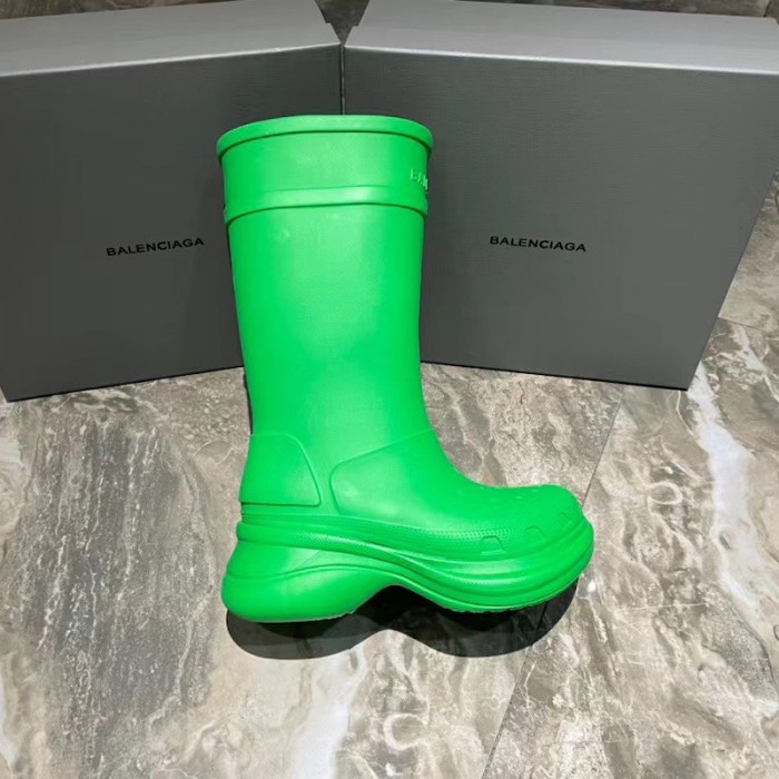 Ba*len*cia*ga crocs™ boot in green