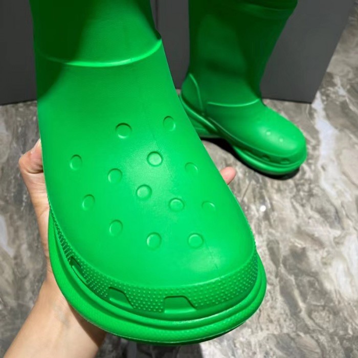 Ba*len*cia*ga crocs™ boot in green